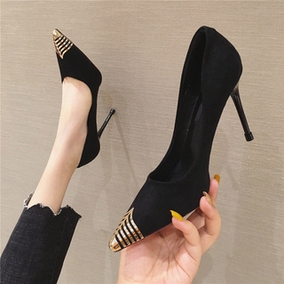 Giày cao gót mũi nhọn kim loại mới dễ phối đồ