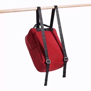 Balo đỏ Zara hoạ tiết Mickey