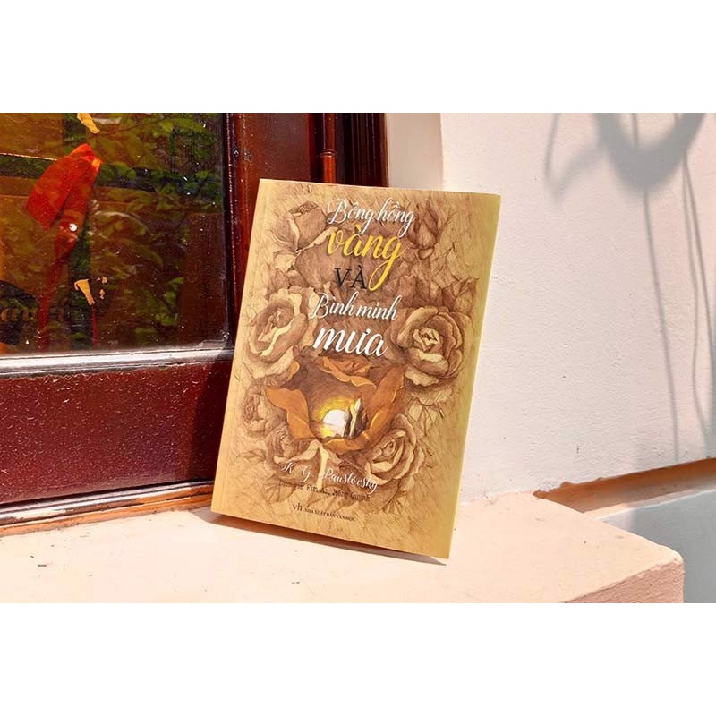 Sách - Bông Hồng Vàng Và Bình Minh Mưa ( Minh Long )
