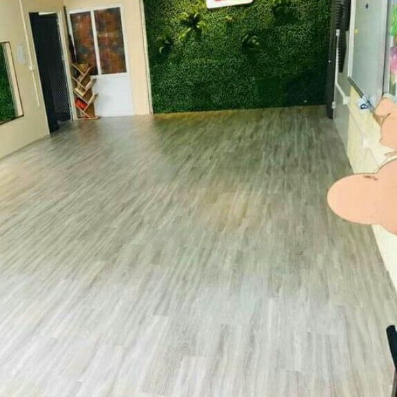 SÀN NHỰA GIẢ GỖ THẾ HỆ MỚI SẴN KEO TỰ BÓC DÁN SIÊU DÍNH