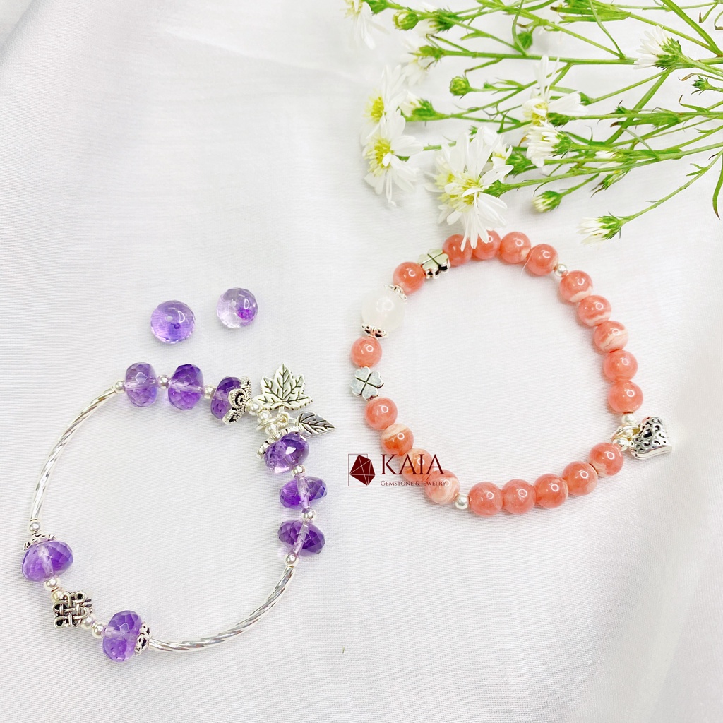 Vòng tay phong thủy Rhodochrosite mix charm cỏ 4 lá, trái tim tình yêu - KAIA