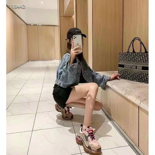 Giày thể thao đế cao pha hồng