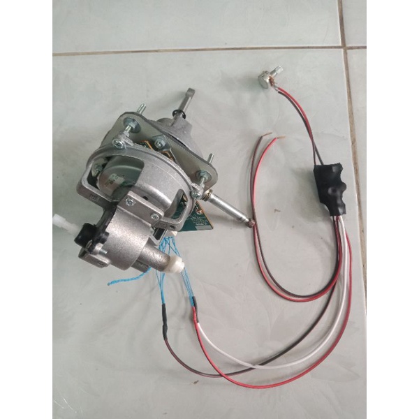 Đầu quạt b3 12v sử dụng động cơ motor không chổi than. điện áp hoạt động từ 12v đến 30v.