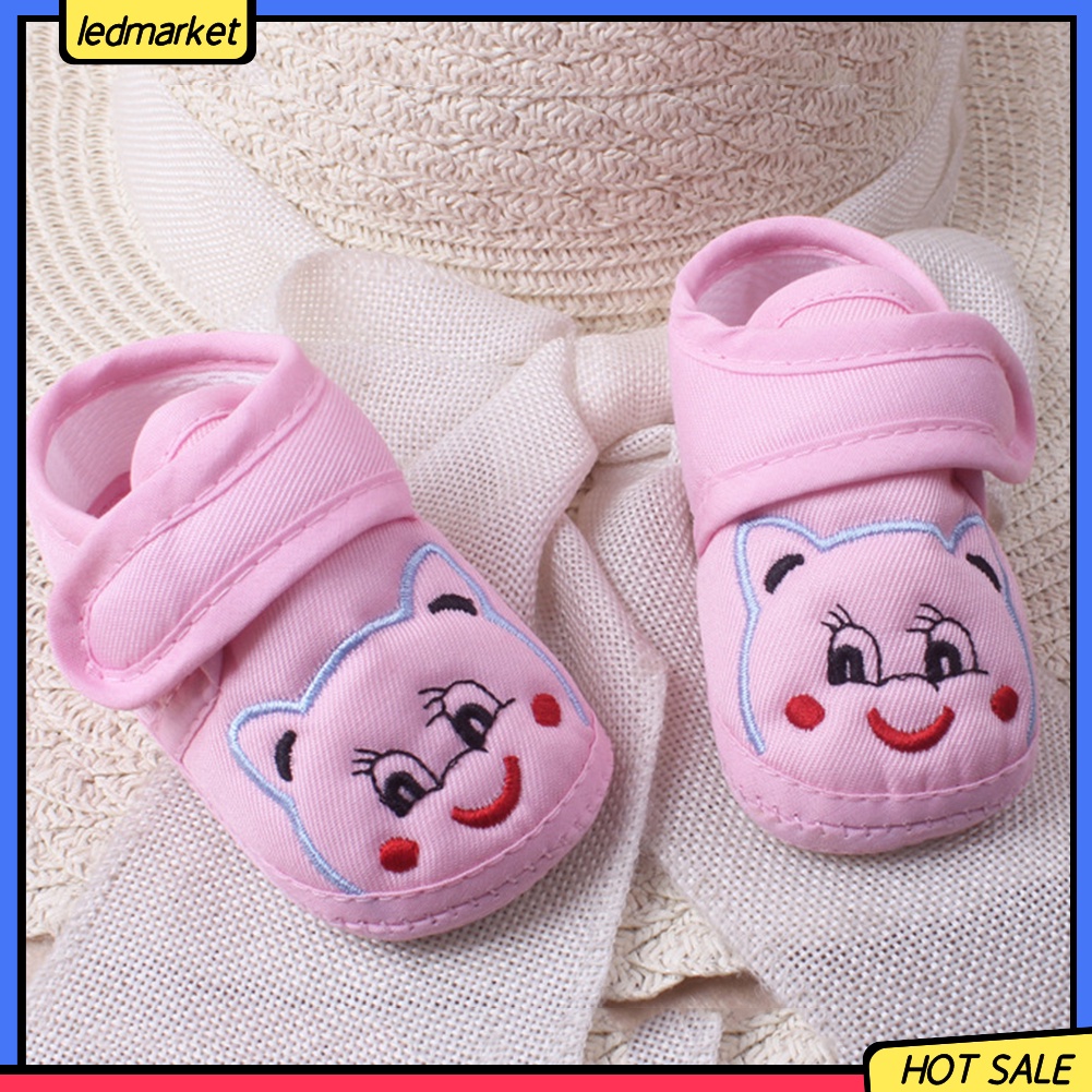 Giày Em Bé Hình Con Gấu Dễ Thương Đế Chống Trượt