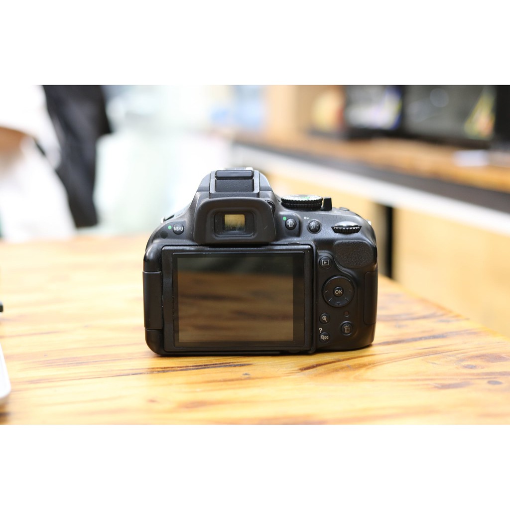 Máy ảnh Nikon D5200 + NIKKOR DX 18-55mm f/3.5-5.6G VR II