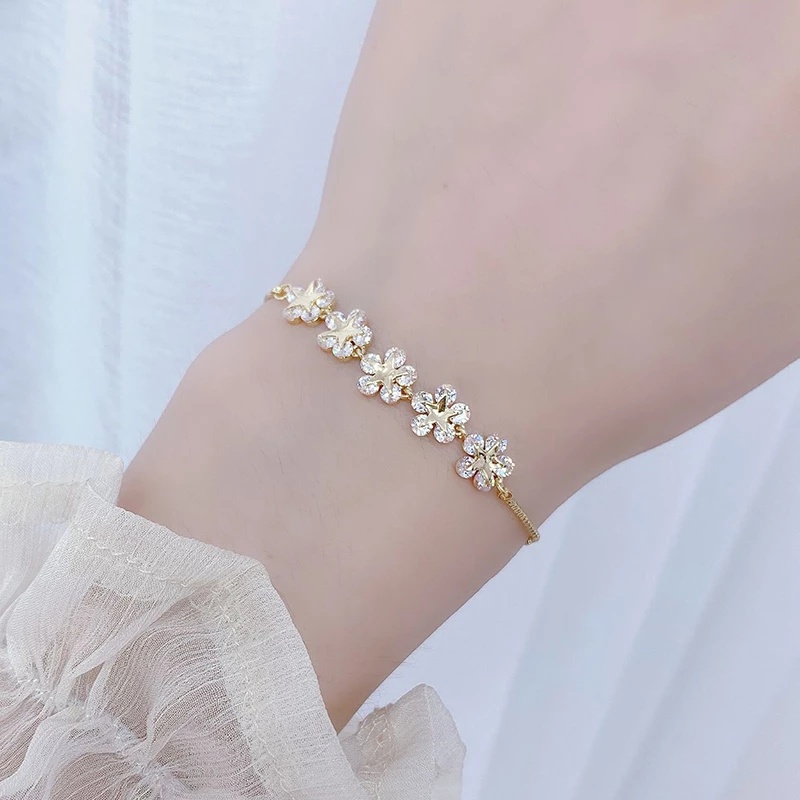 Vòng Đeo Tay Có Mặt Hoa Pha Lê Sang Trọng Cho Nữ