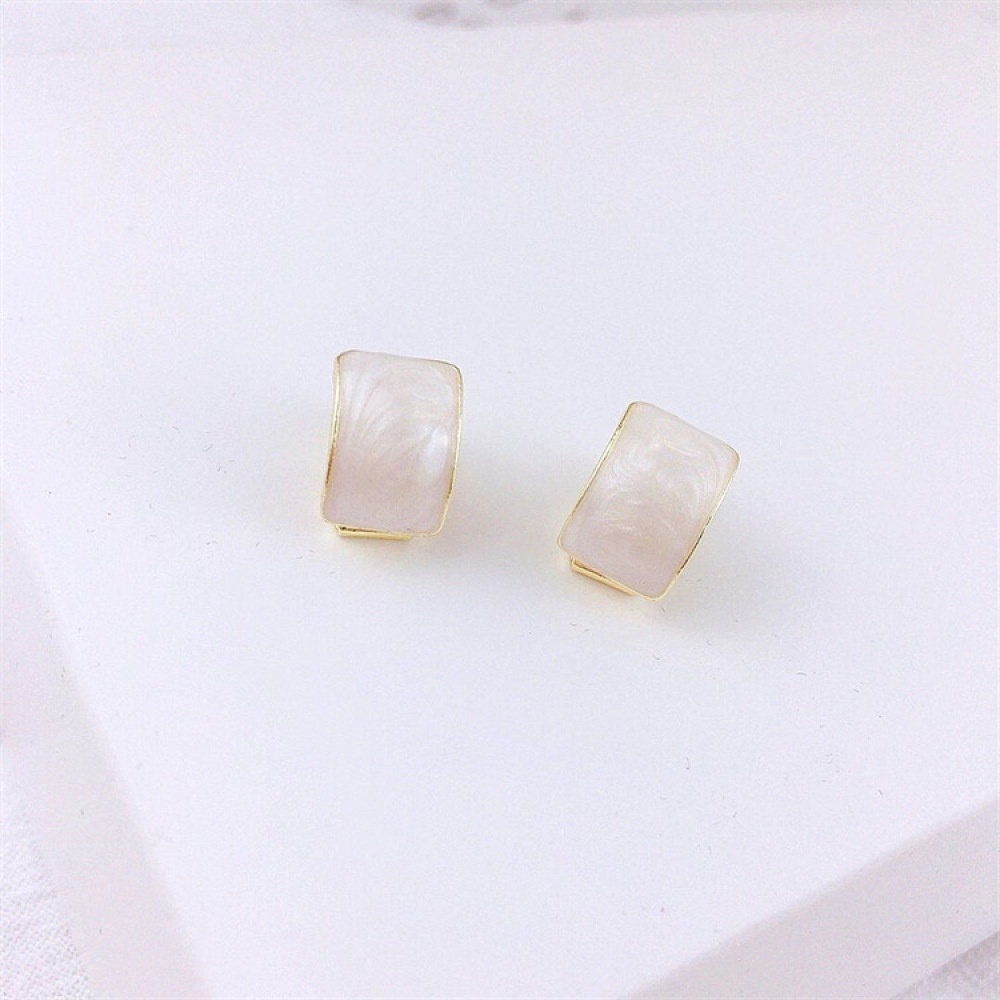 Khuyên Tai Kẹp Vành Tai Không Xỏ Lỗ Bằng Resin Màu Trắng Mạ Vàng Cho Nữ