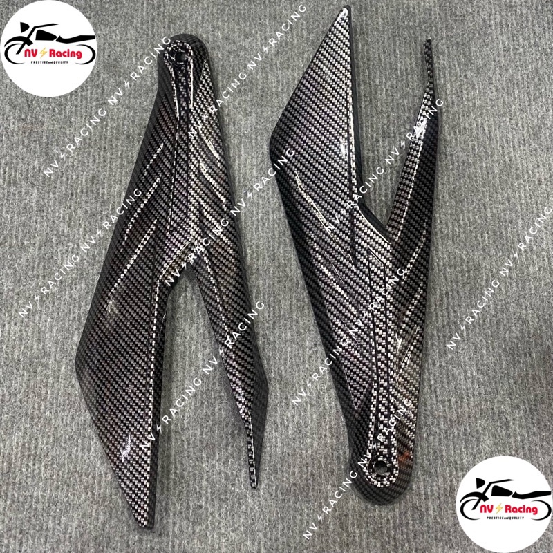 Ốp hông trước Winner X cacbon