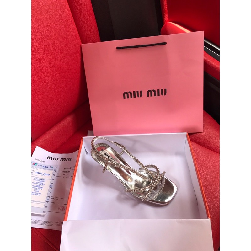 Giày cao gót Miumiu màu bạc đính đá cao cấp mẫu mới lên kệ của mùa hè