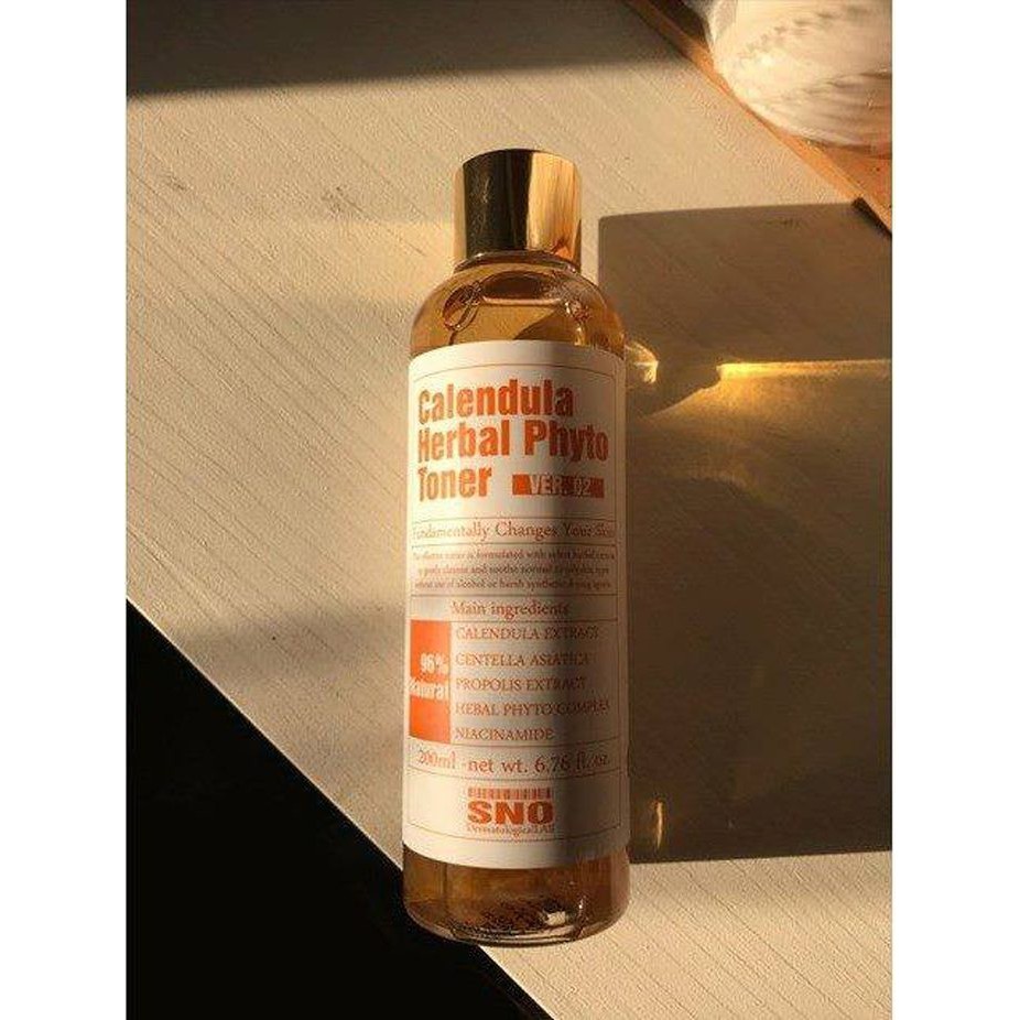 Nước Hoa Cúc Chứa Cánh Hoa Tươi SNO Calendula Herbal Phyto Toner 200ml Toner Cúc SNO | BigBuy360 - bigbuy360.vn