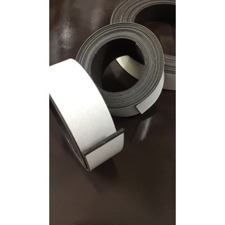 Sale nam châm lẻ, dẻo cuộn khổ rộng 25mm có băng keo dài 2 mét  làm bảng tên, ghi thông tin lên bảng từ, SL có hạn