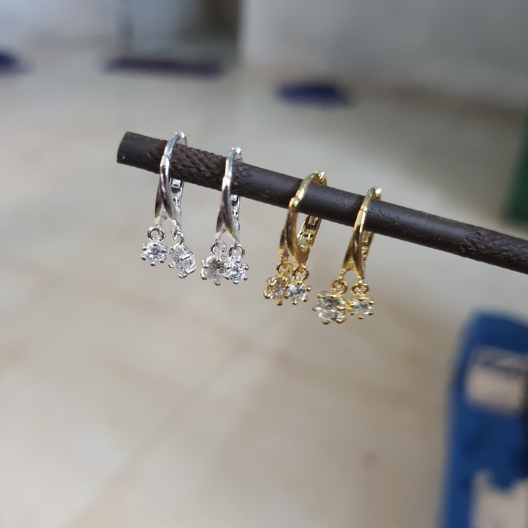 Khuyên tai bạc nữ Tlee, Bông tròn chốt bấm tua hạt đá nhỏ xinh xắn- TleeJewelry