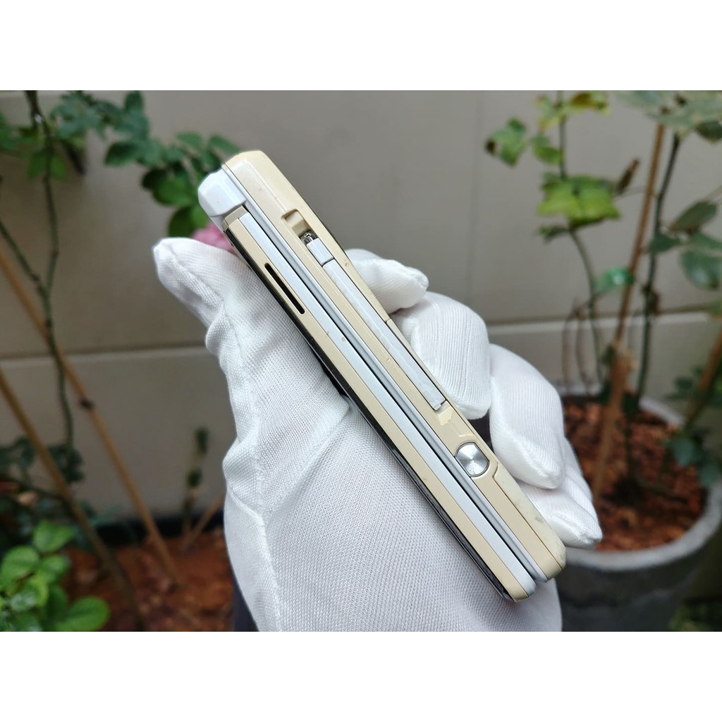Điện thoại Sharp SH-06A màu trắng
