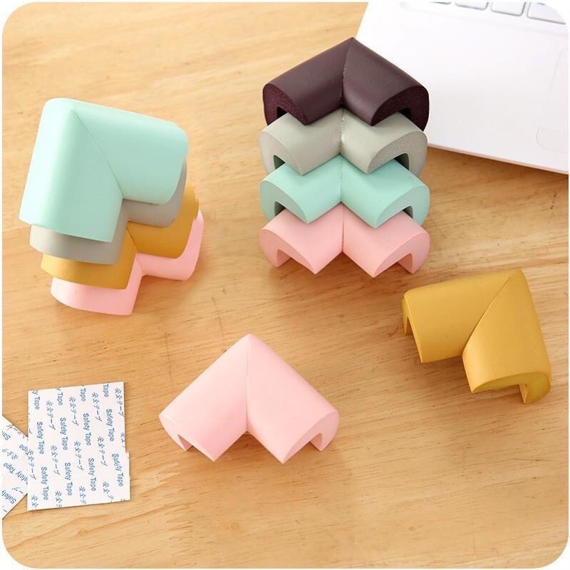 Mút xốp dán chụp góc bàn, bịt cạnh bàn bảo vệ an toàn cho bé - Tee & Mee
