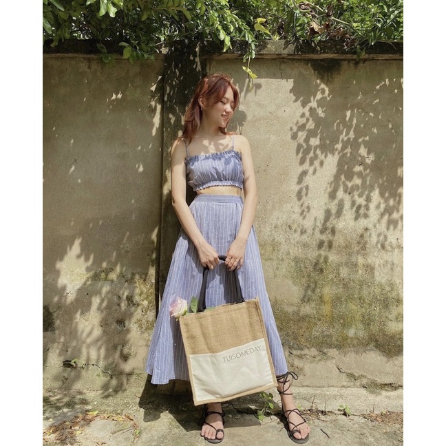 SET SỌC XANH ÁO HAI DÂY CÓ ĐỆM NGỰC DÁNG CROPTOP KÈM CHÂN VÁY DÀI DÁNG A