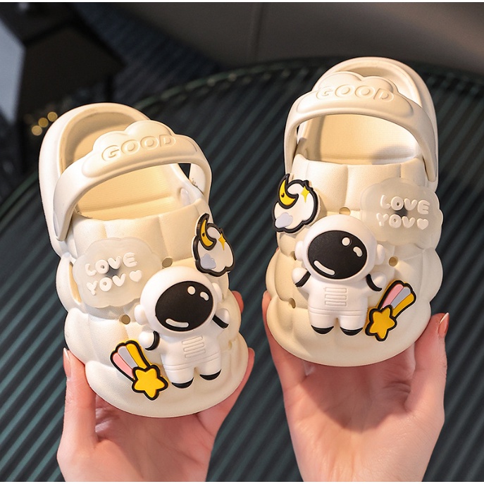 Dép trẻ em phi hành gia, dép cross cho bé kèm sticker, sục cross cho bé trai bé gái siêu nhẹ chống trơn trượt