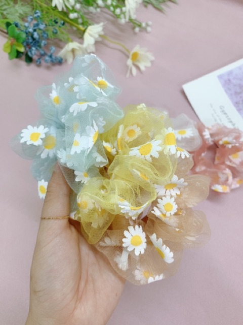 [Mã FAGOGO giảm 12% đơn 99K] Dây cột tóc scrunchies lưới thêu hoa cúc | BigBuy360 - bigbuy360.vn