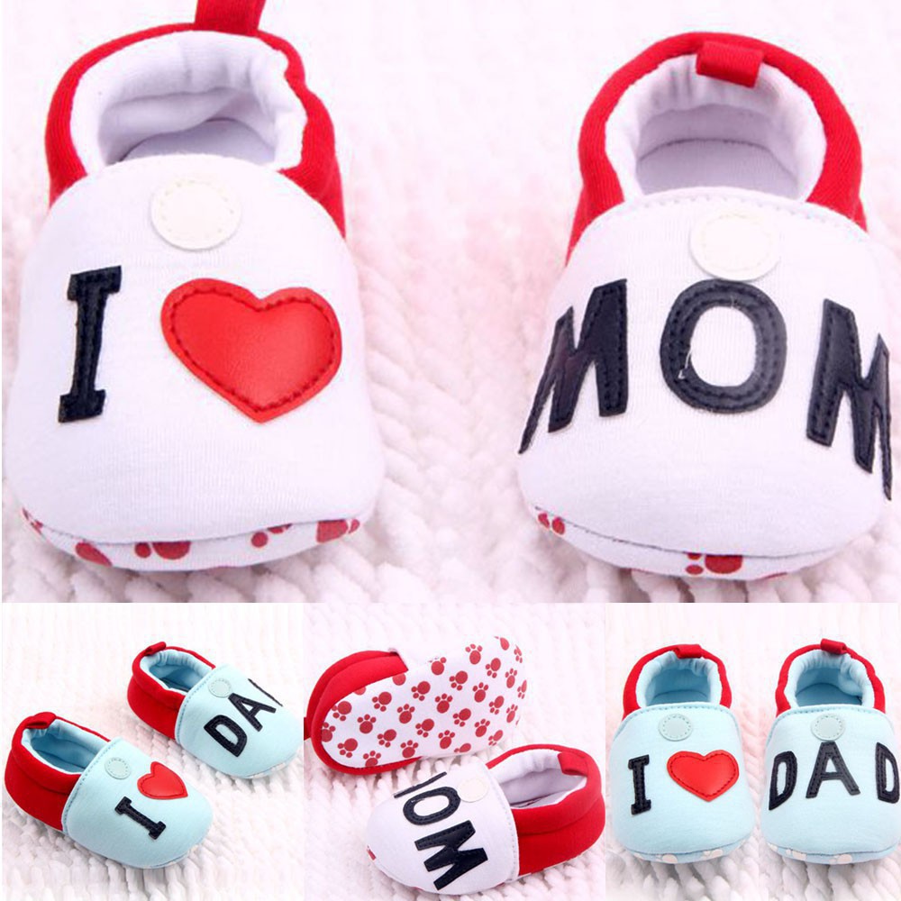 Giày đế mềm chống trượt in chữ I love mom đáng yêu cho bé gái