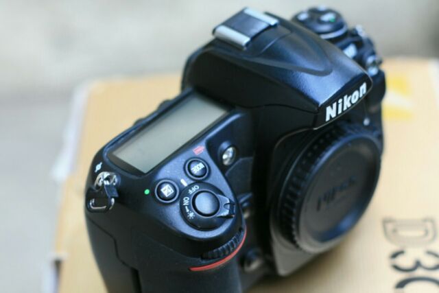 MÁY ẢNH Nikon D300 kèm lens 95%