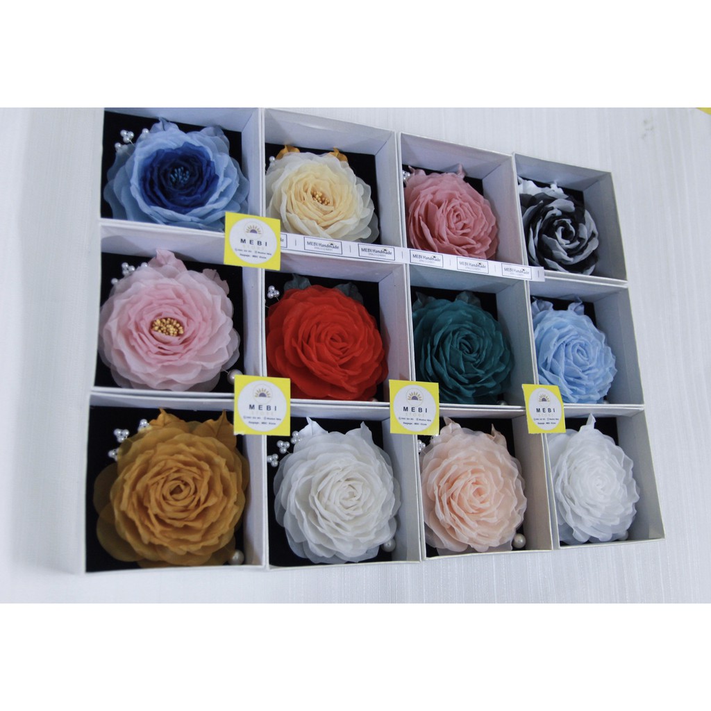 (Ảnh thật ) Hoa cài áo handmade mẫu hoa hồng voan mix lá gấm và hạt kết siêu sang, size đại 12cm no box (14 màu)