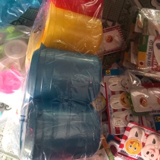 ca nhựa màu 1 lít 6