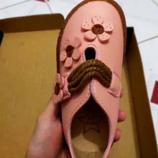 Giày hoa bé gái da mềm size 26