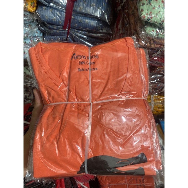 Áo thun giấy ba lỗ in hình cô gái kèm chữ (dáng dài dấu quần)