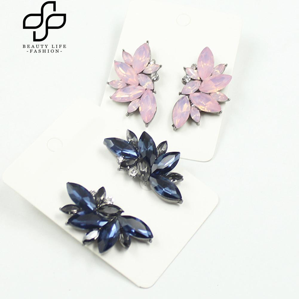 Hoa tai đính đá sang trọng dành cho nữ