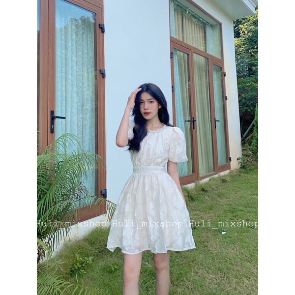 ĐẦM REN KEM CỔ NGỌC HỞ LƯNG