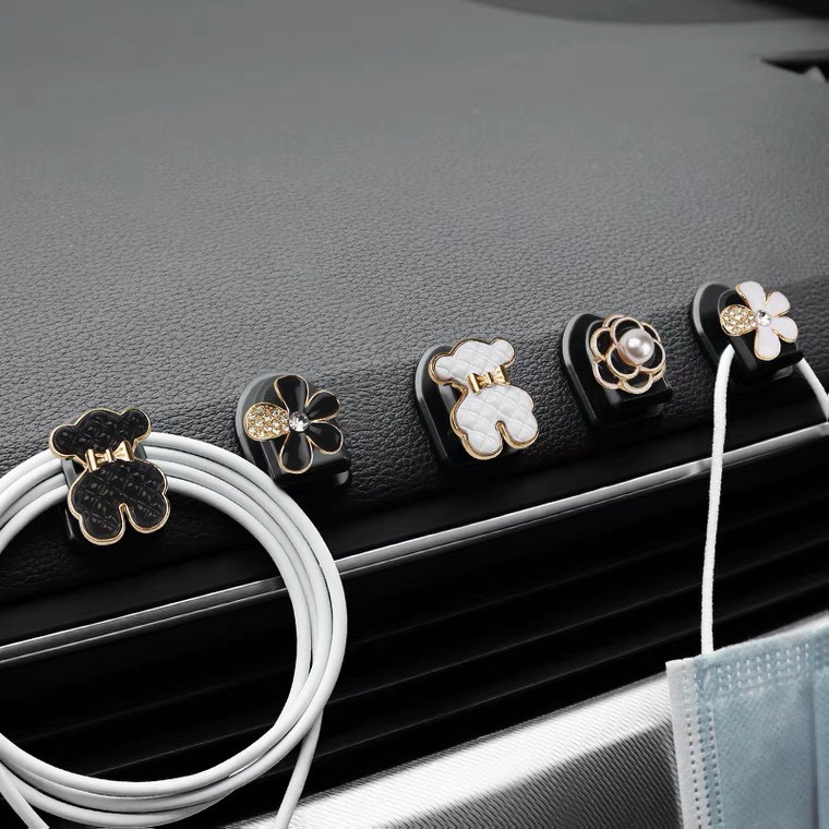 Móc Treo Đồ Ô Tô Dán Taplo , Ghế Xe Hình Gấu Bearbrick Dễ Thương - Móc Treo Đồ Xe Hơi