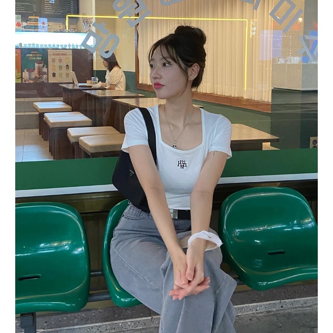 Áo Thun crop Top Cổ Vuông Ngắn Tay 2 Màu order chính hãng Hàn Quốc