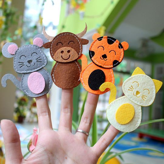 Bộ rối con giáp và sách vải khủng long