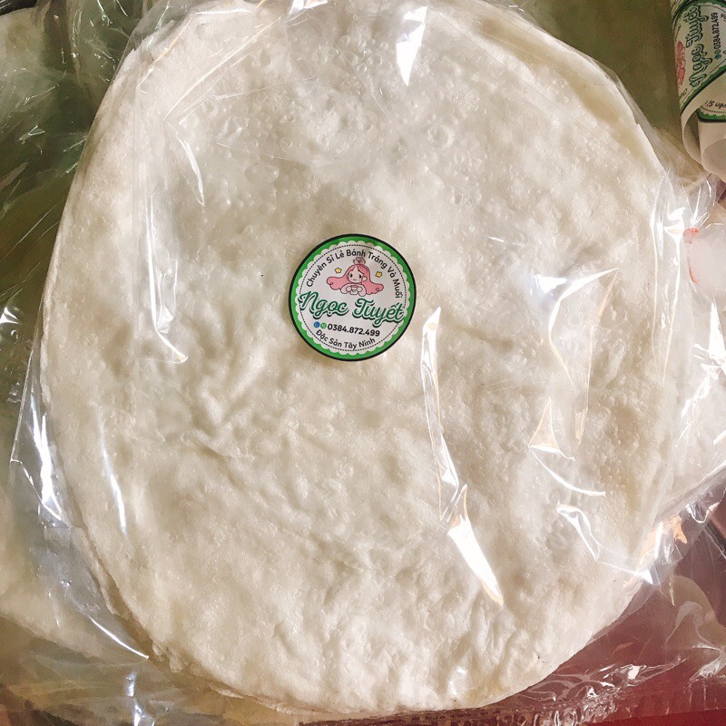 Bánh tráng nướng phơi sương cuốn thịt luộc đặc sản Trảng Bàng
