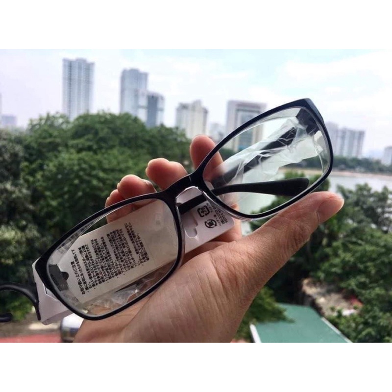 Kính cản tia Uv uniqlo