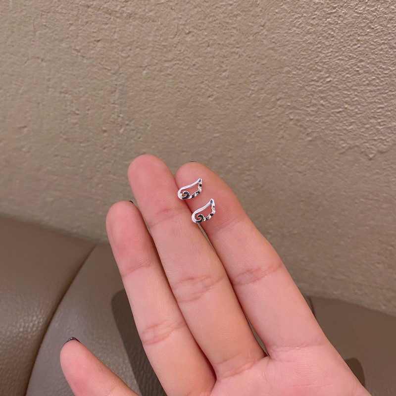 S925 silver needle Bông tai đinh tán không gây dị ứng thời trang Hàn Quốc đơn giản cá tính cho nữ