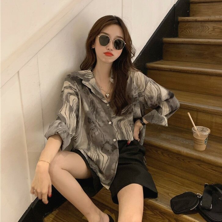 Áo sơ mi họa tiết loang vân mới hót trend