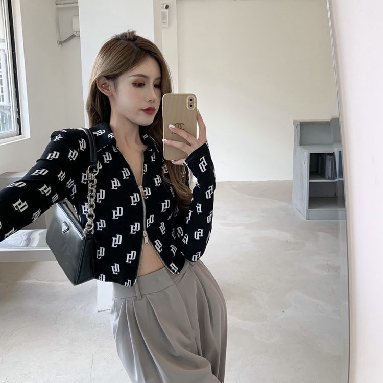 COZOK Áo khoác lửng tay dài cổ polo in chữ cá tính cho nữ