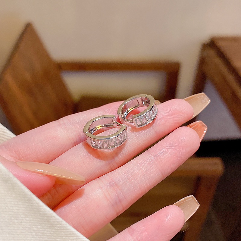 Bông Tai Bạc 925 Hình Tròn Đính Đá Zircon Siêu Sáng Bóng Hợp Thời Trang