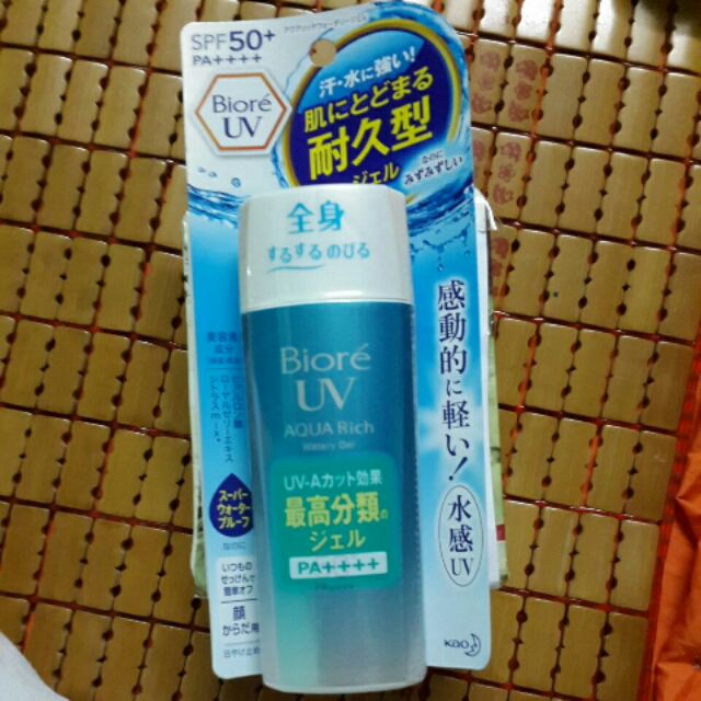 Kem chống nắng biore UV