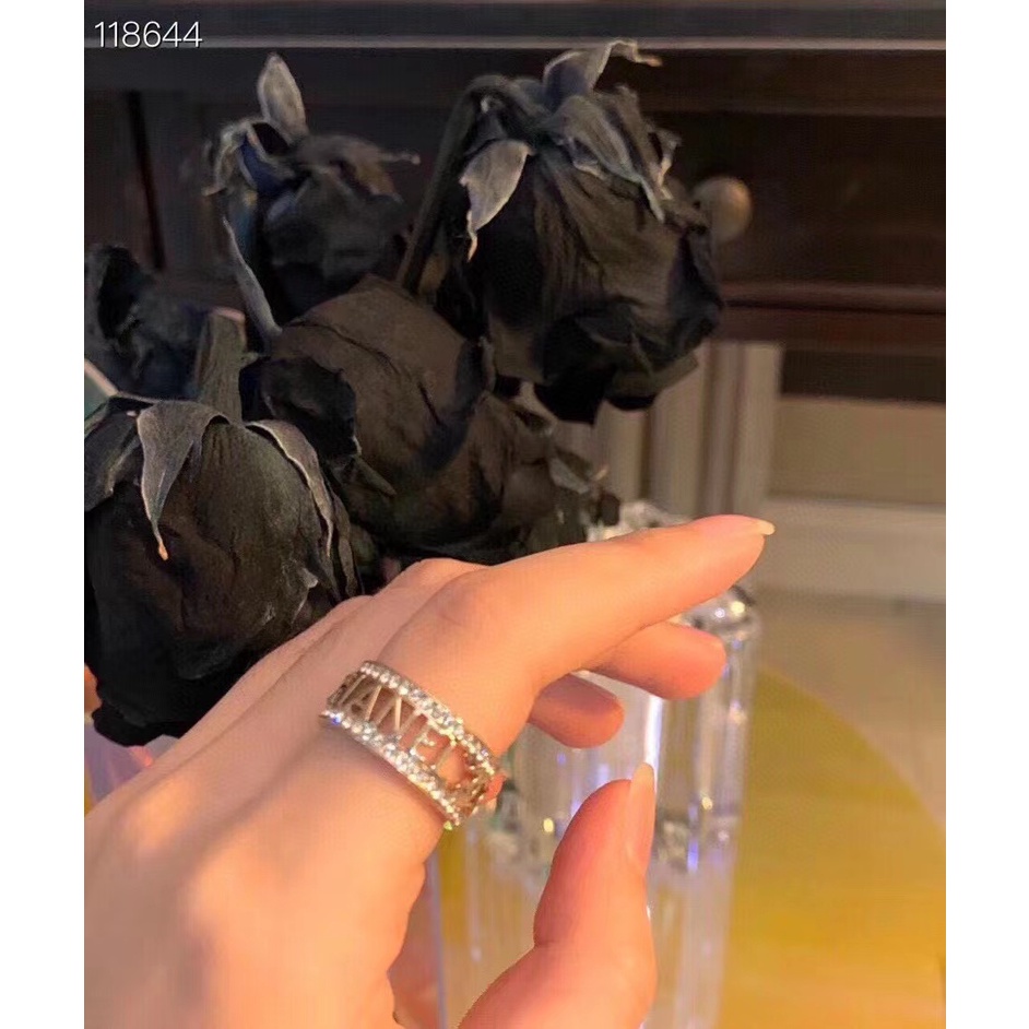 Nhẫn Kim Cương Khắc Chữ CC Phong Cách Mới 2021