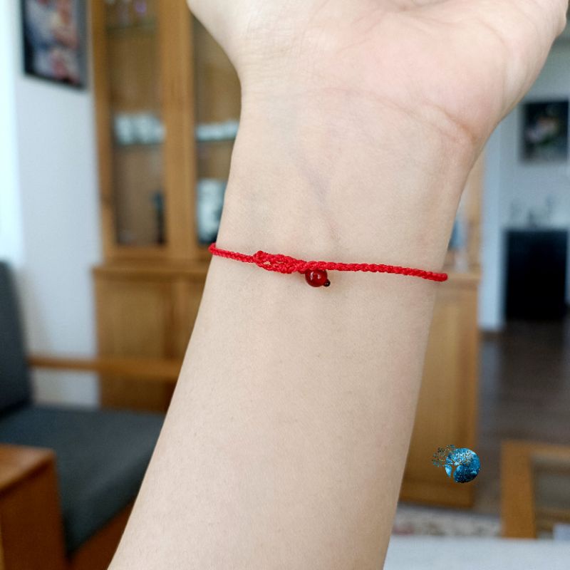 Vòng tay tết dây chỉ đỏ may mắn