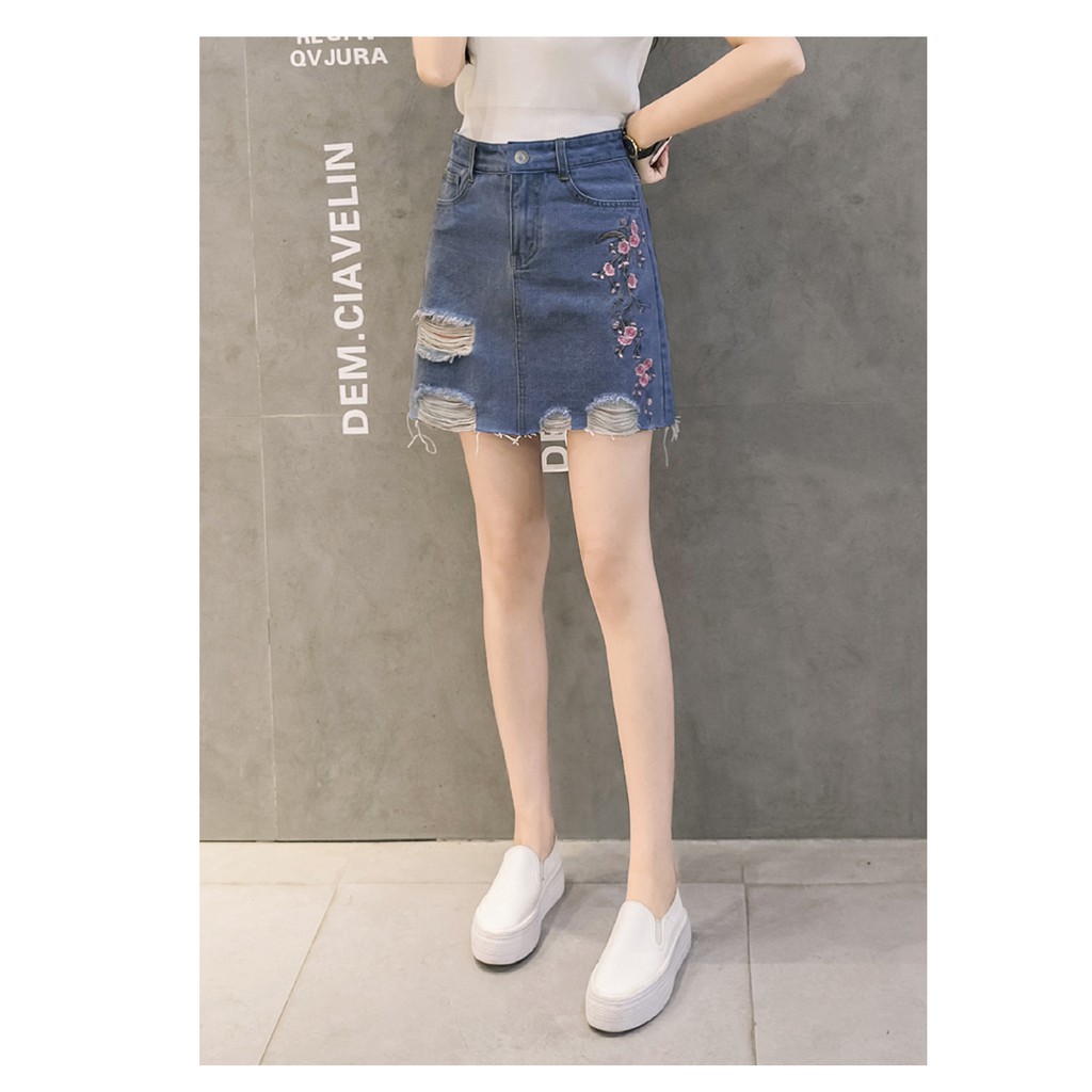 Chân váy jean thêu hoa anh đào BERI | BigBuy360 - bigbuy360.vn