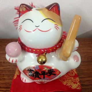 Mèo thần tài Maneki Neko