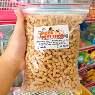 Gỗ nén vàng lót chuồng cho thú nhỏ.