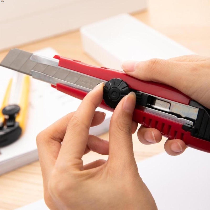 Dao rọc giấy Deli 2043