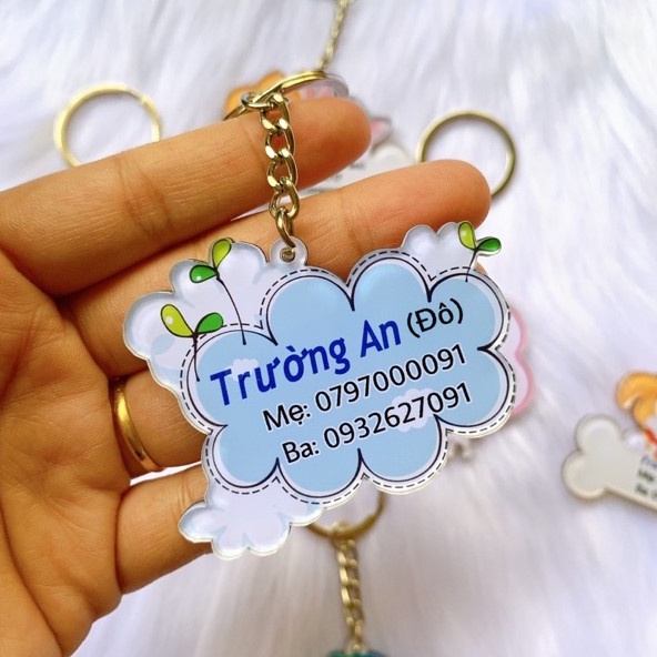 Móc khoá in bảng tên treo balo cho bé đi học