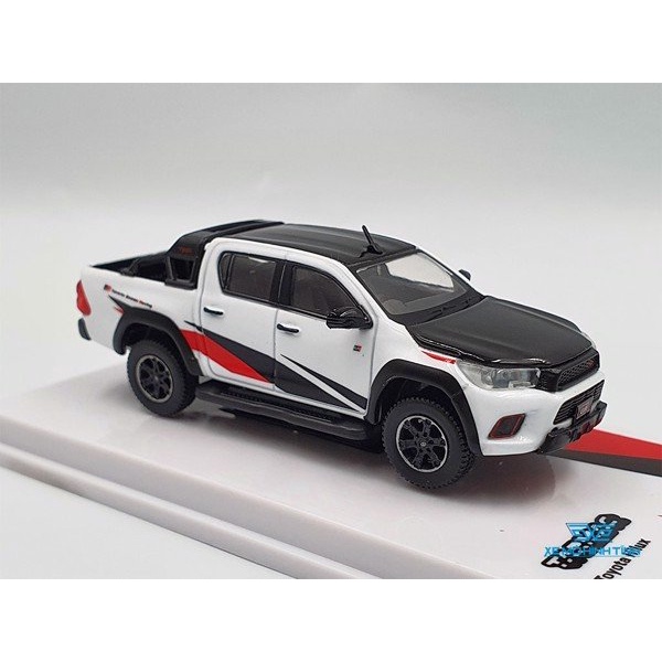 Xe Mô Hình Toyota Hilux Tỉ lệ 1:64 Hãng sản xuất Tarmac Works ( Trắng Đen )