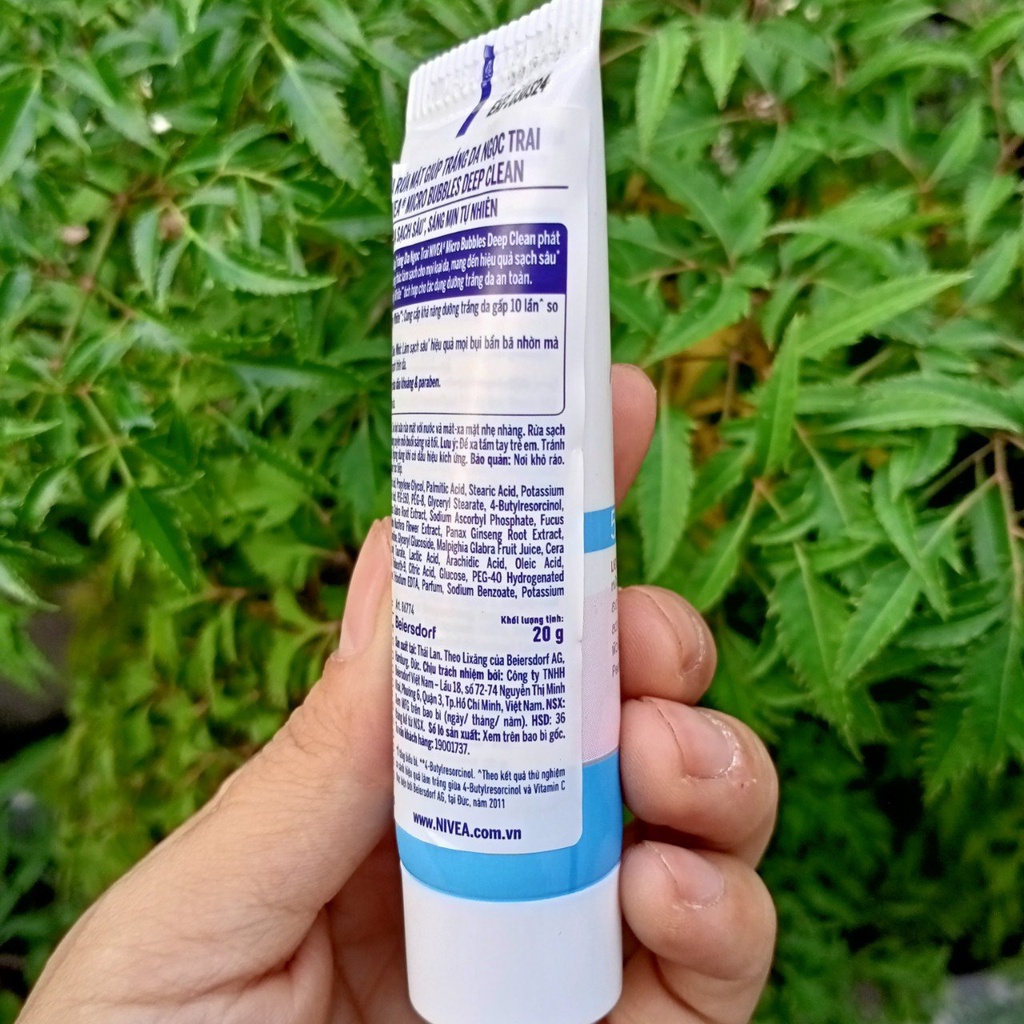 Tuýp Sữa rửa mặt NIVEA tinh chất ngọc trai trắng da Pearly White 20g