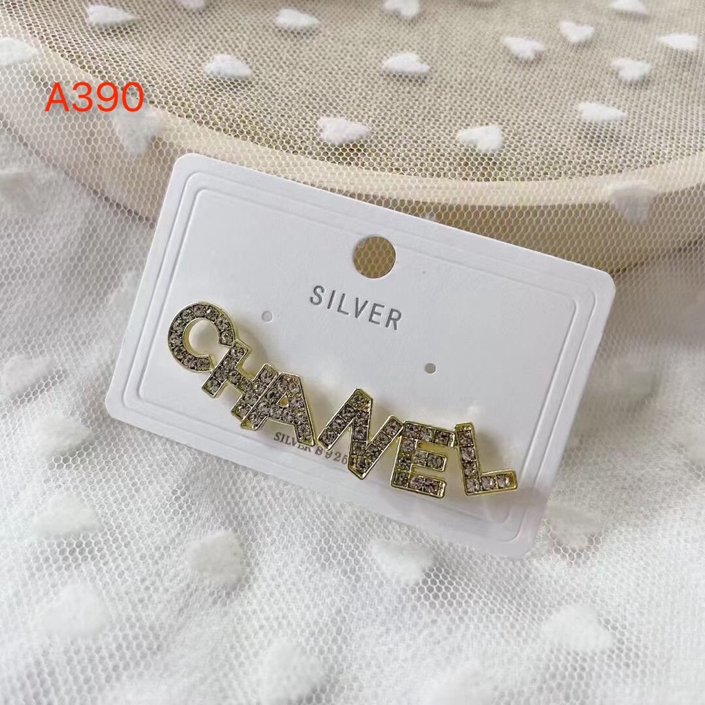 Khuyên Tai Dạng Tròn Bằng Thép Titan In Logo Thời Trang Dành Cho Nữ