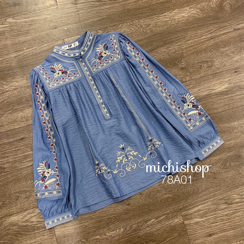 Áo sơ mi cổ trụ thêu hoa - 78A01